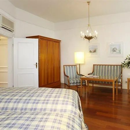 Schlosshotel Karlsruhe Hotel 4*